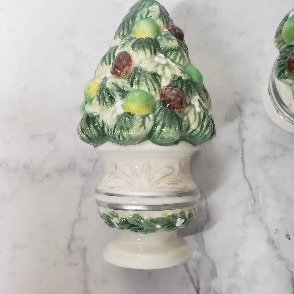 Fitz and Floyd Winter Garden salt and pepper shaker set, Preowned christmas